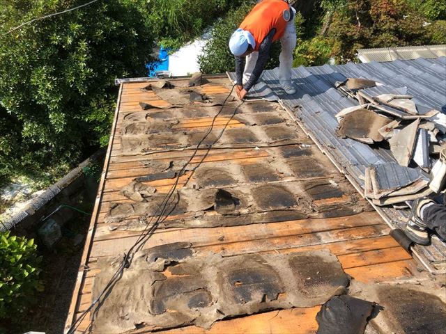 既存の屋根の撤去作業