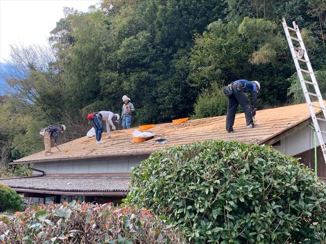 葺き替えでの瓦の撤去