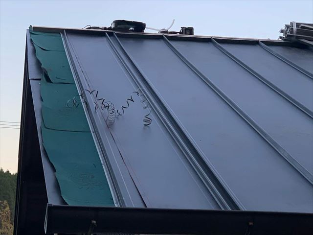 ガルバリウム鋼板を立平葺きで施工