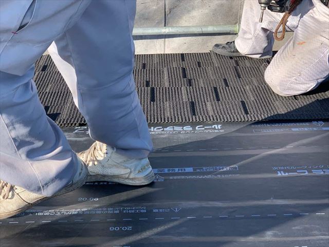 ジンカリウム鋼板屋根材の施工