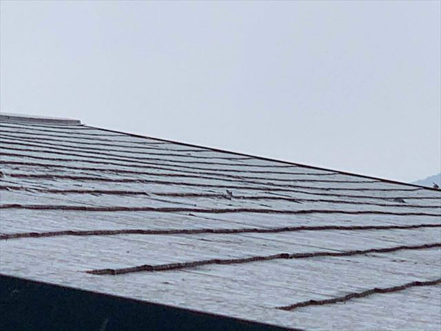 塗膜が剝がれたスレート屋根