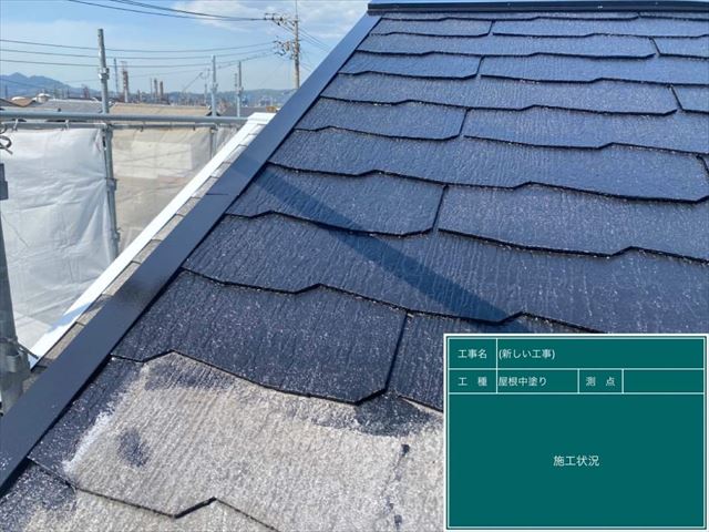 屋根塗装の中塗り