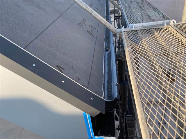 屋根カバー工法でルーフィング（防水紙）の敷設