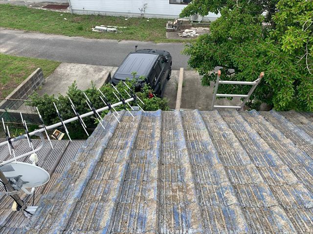 劣化したセメント瓦