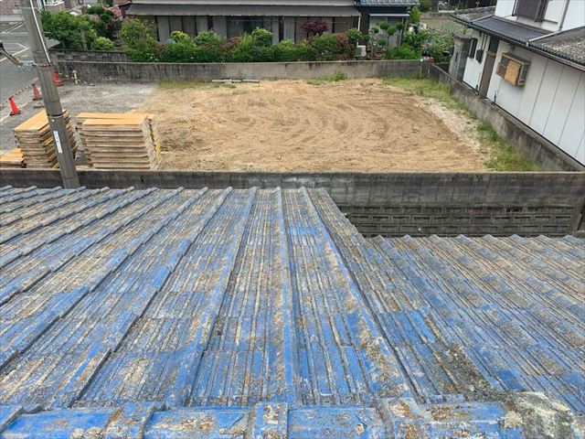 劣化したセメント瓦