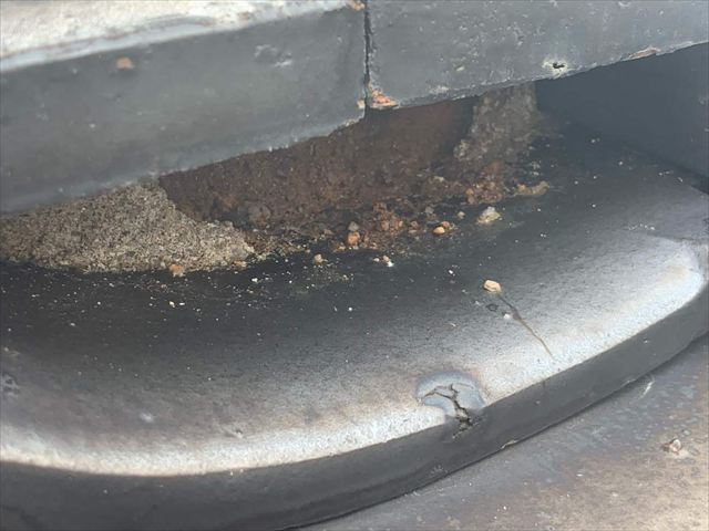 瓦屋根の漆喰の剥がれ