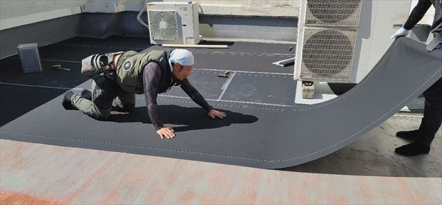 シート防水でのシートの敷設