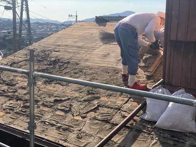 既存の屋根を撤去