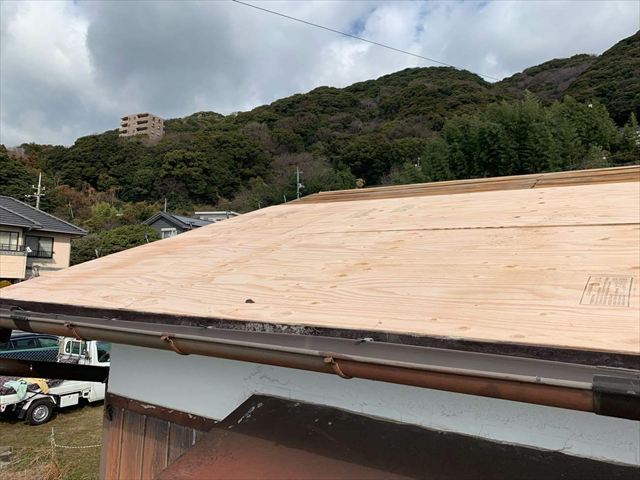 野地板の増し張り