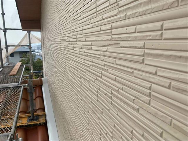 新しい外壁材（金属サイディング）を施工後