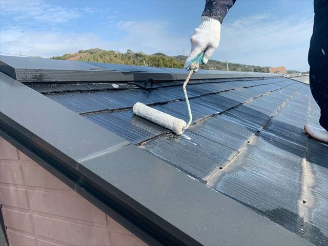 スレート屋根の下塗り