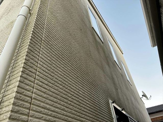 黒ずんだサイディング外壁