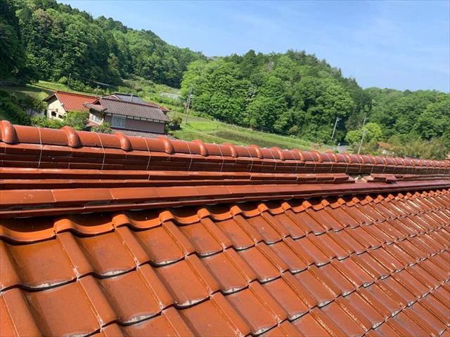 棟瓦が落下した瓦屋根