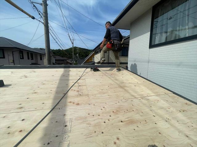 野地板を増し張り