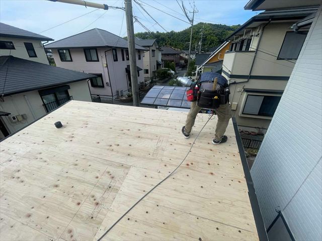 野地板を増し張り