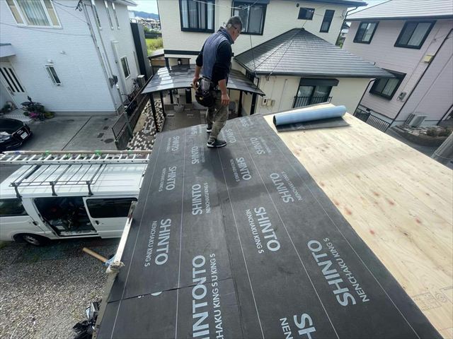 ルーフィング（防水紙）の敷設