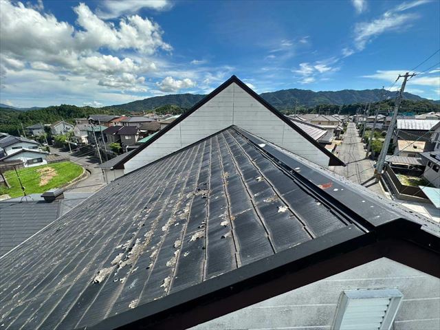 塗膜の剥がれたスレート屋根