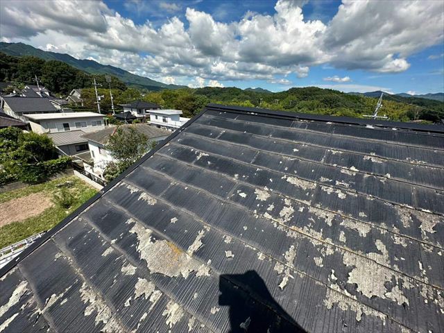 塗膜の剥がれたスレート屋根
