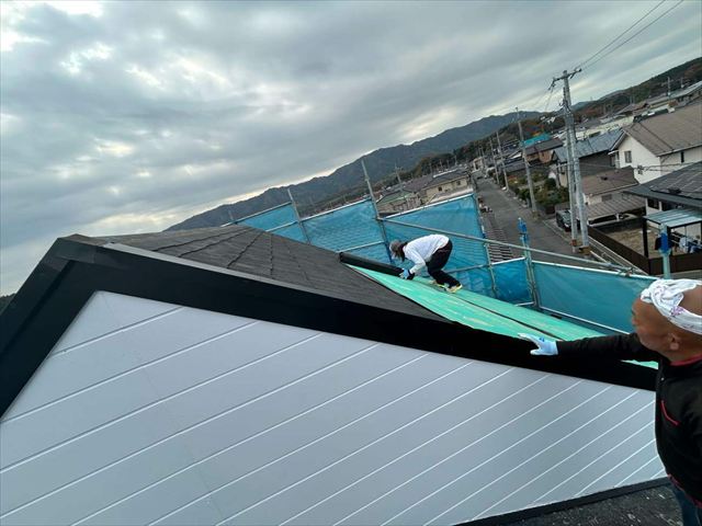 ルーフィング（防水紙）の設置