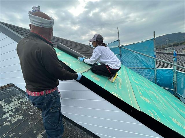 ルーフィング（防水紙）の設置