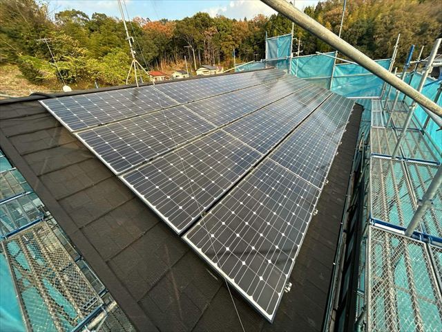 屋根の太陽光発電のパネル