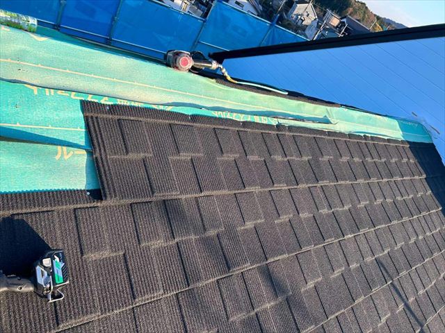 金属屋根材「セネター」の設置