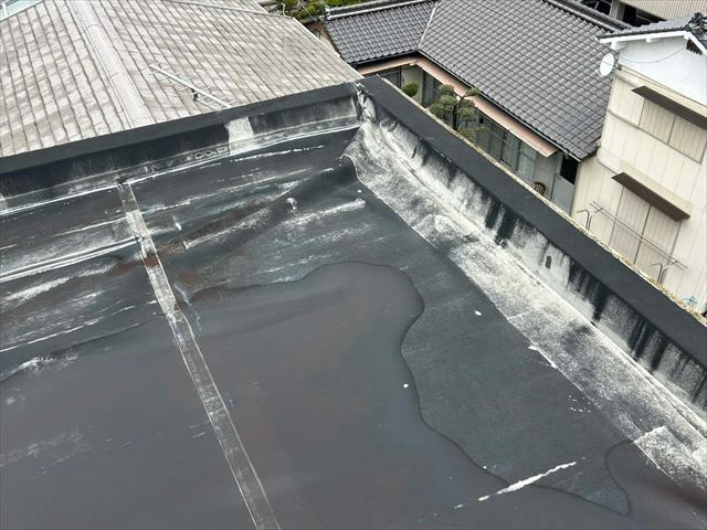 立ち上がり部分のシートの浮き