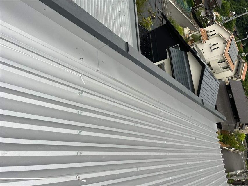 折板屋根の取り合い部分