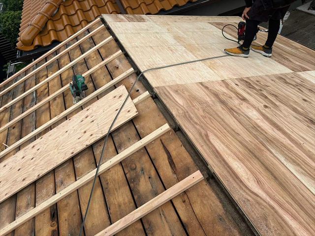 野地板の増し張り