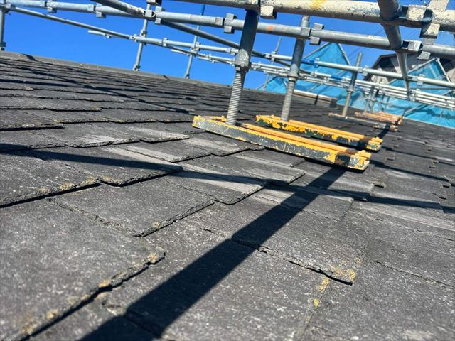 スレート屋根と屋根足場