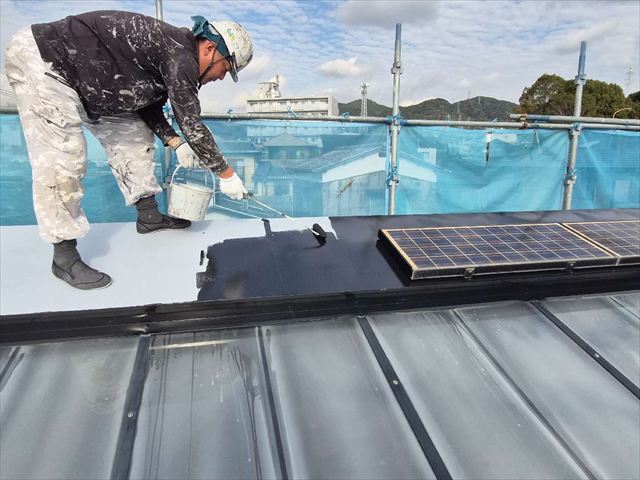 omソーラーの板金の塗装