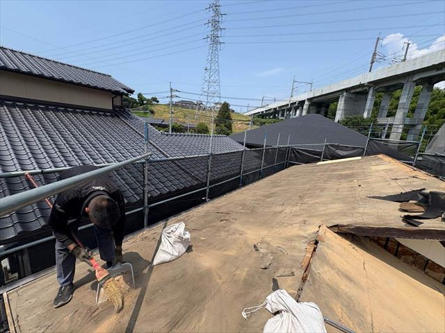 劣化したルーフィング