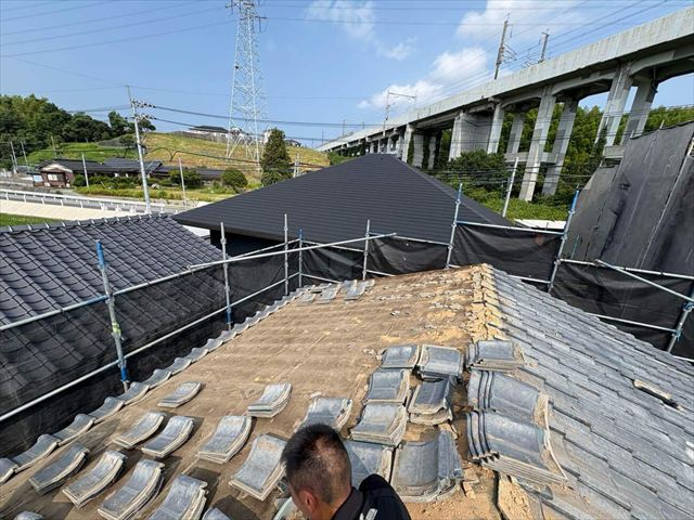 屋根葺き替えで屋根材の撤去