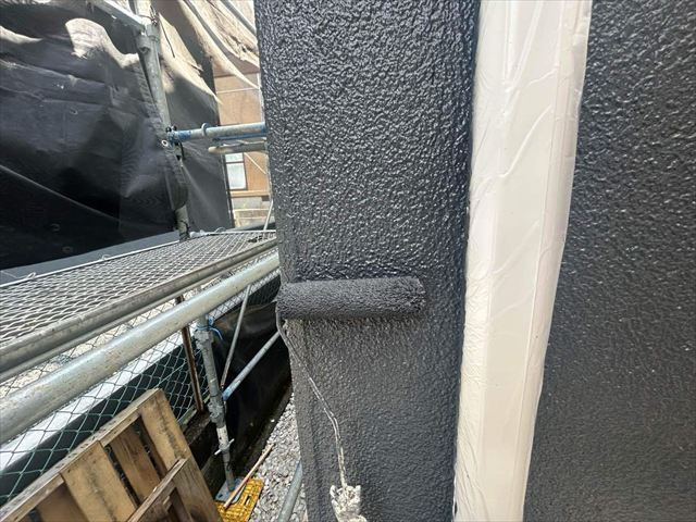 外壁塗装の中塗り