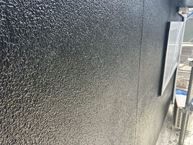 外壁塗装の中塗り