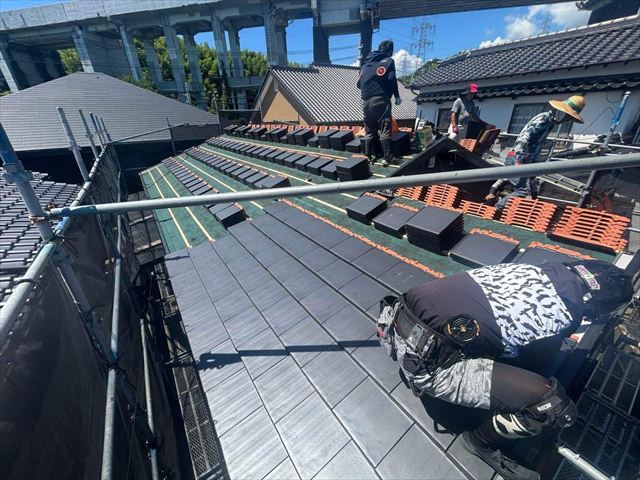 新しい屋根材「セラムF」の施工