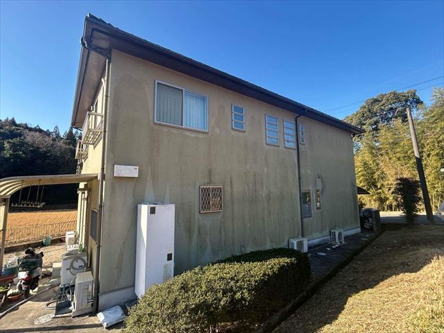 汚れが目立つ外壁