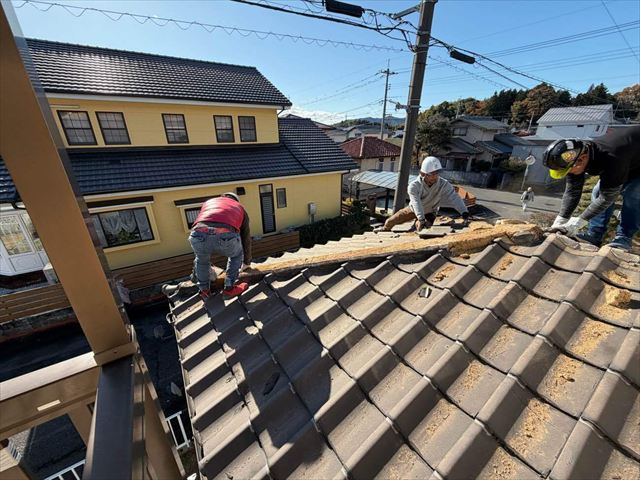 葺き替えで屋根材の撤去