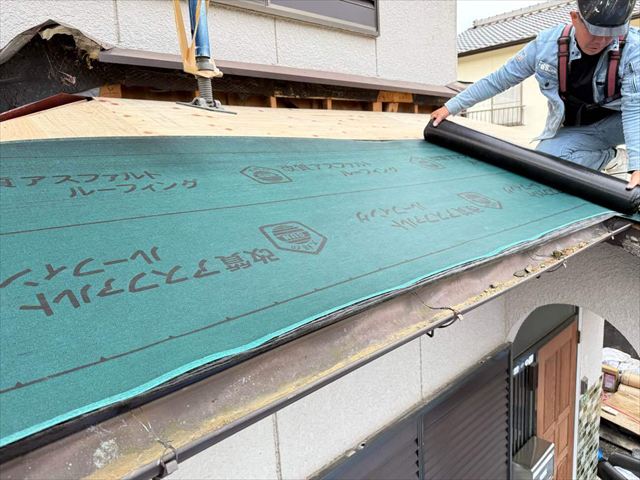 ルーフィング（防水紙）の敷設