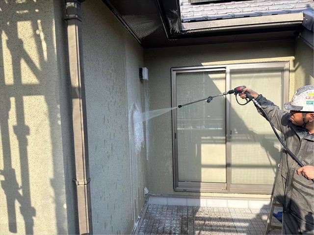 高圧洗浄の様子