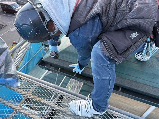 軒先水切り板金の取り付け