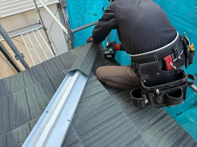 棟板金の取り付け