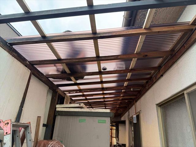 新しい波板の張り替え