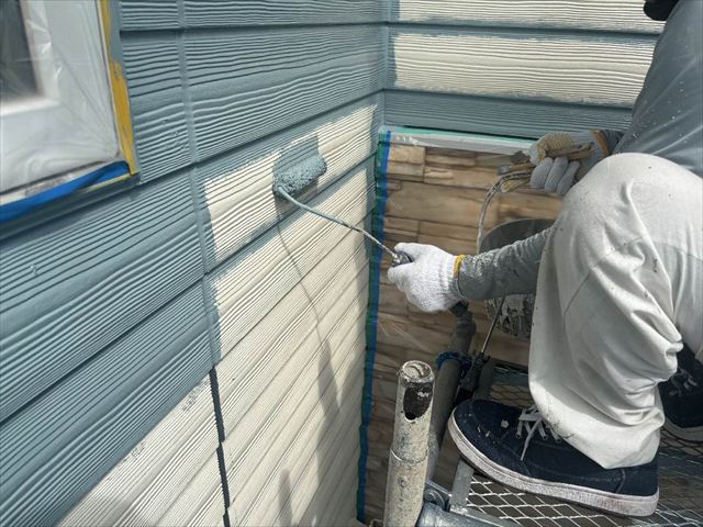 外壁塗装の中塗り