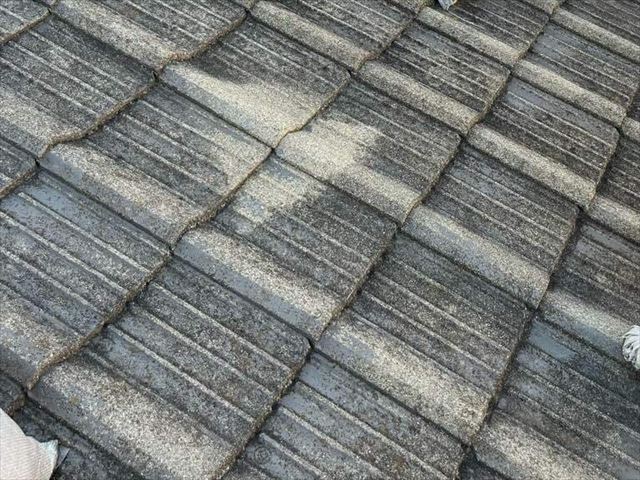 劣化したセメント瓦屋根