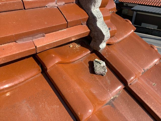 瓦屋根の漆喰の剝がれ