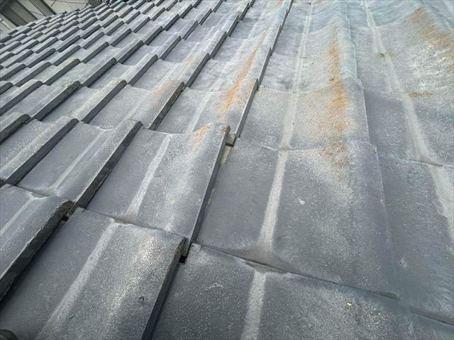 表面剥離の見られる瓦