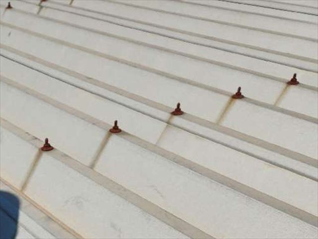 折板屋根のボルトの錆