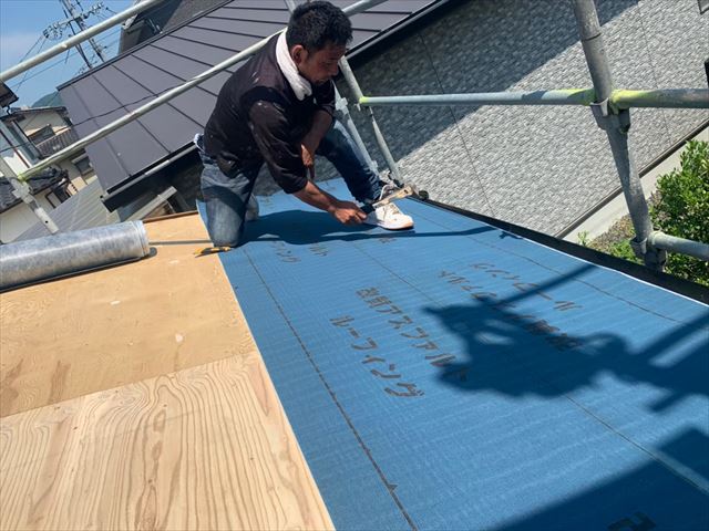ルーフィング（防水紙）の敷設