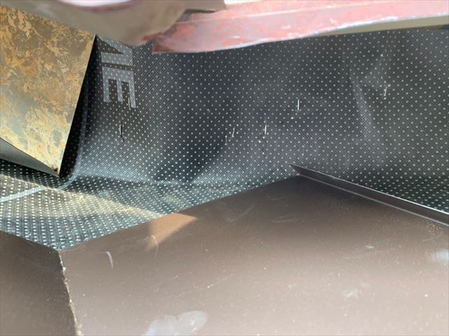 壁との取り合い部分の防水紙